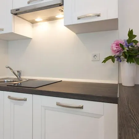 Stonehouse Apartman *