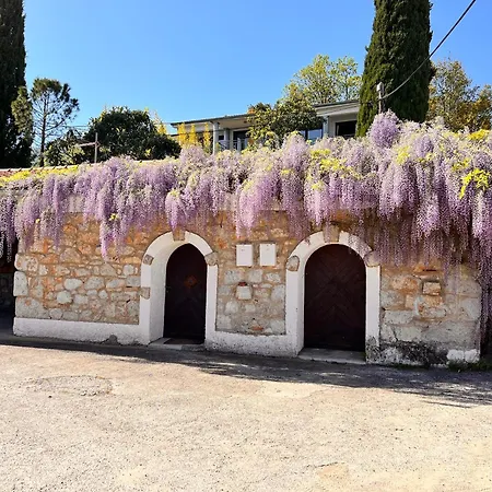 Апартаменты Stonehouse Ичичи