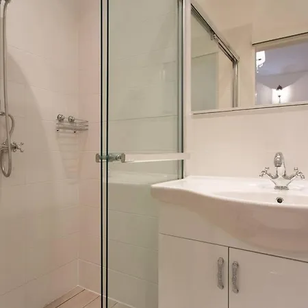 Stonehouse * Ičići